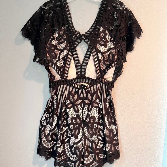 L'ATISTE Cocktail Black Lace Romper Size M - Picture 6 of 12
